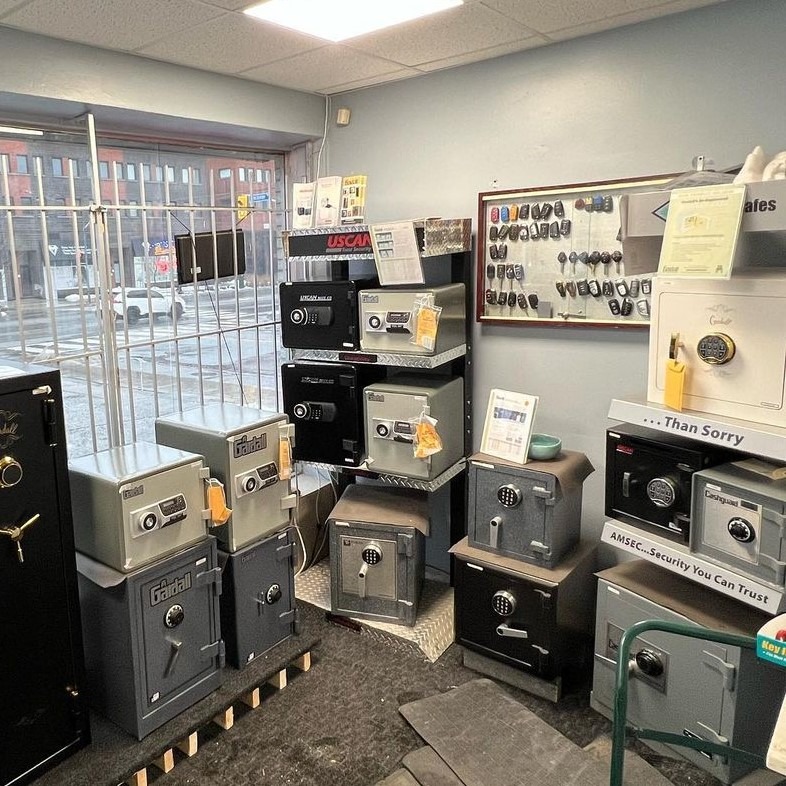 Locksmith Toronto | Maple Leaf Locksmith | safes or lockers or vaults